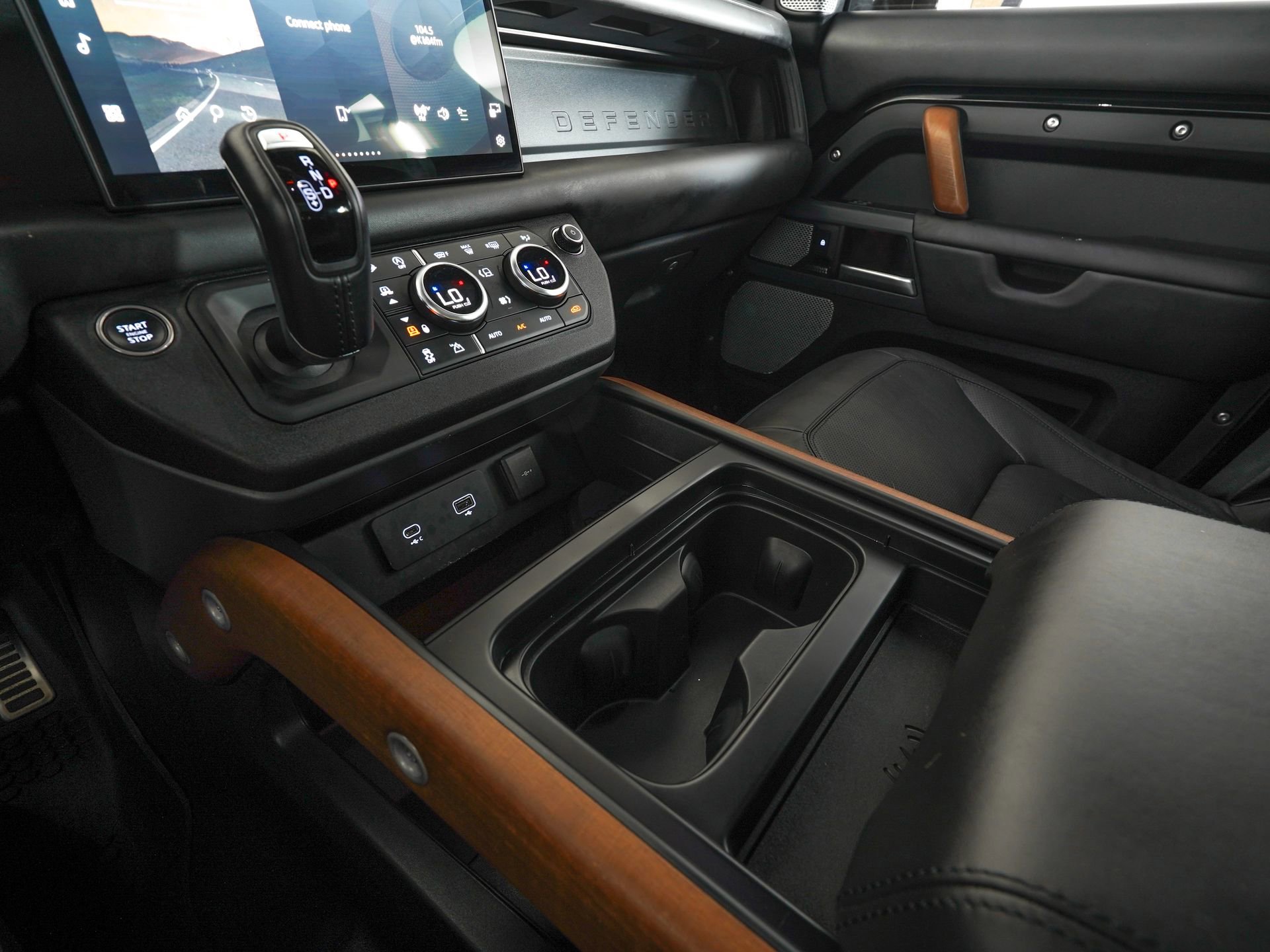 Used 2024 Land Rover Defender 130 X image 23