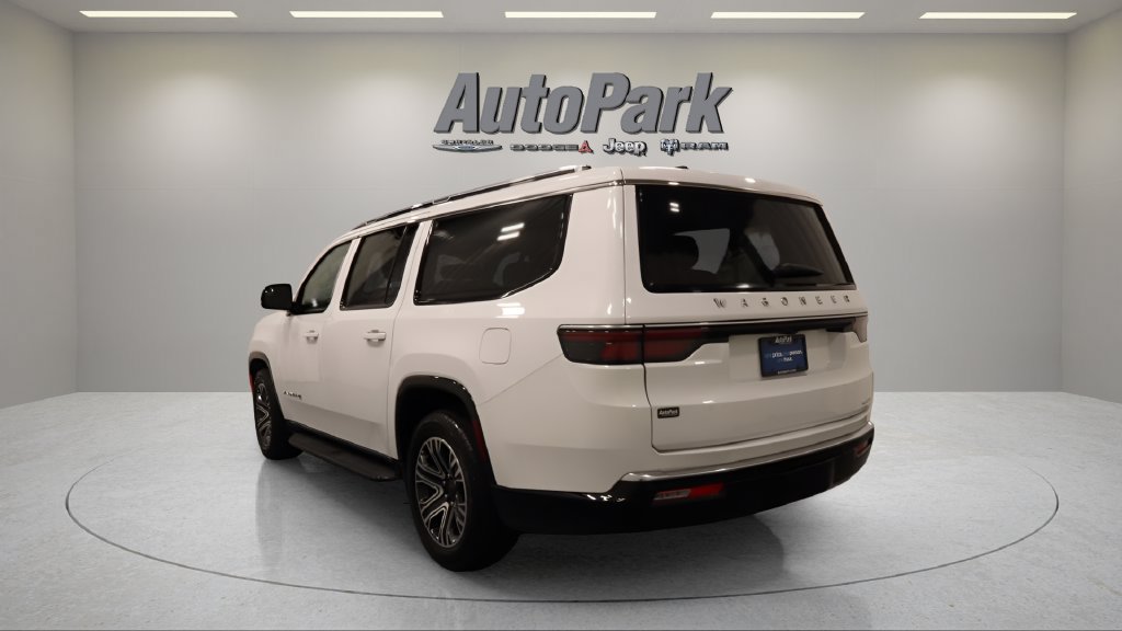 Used 2024 Jeep Wagoneer L Series II w/ Flexible Seating Group AWD/4WD image 4