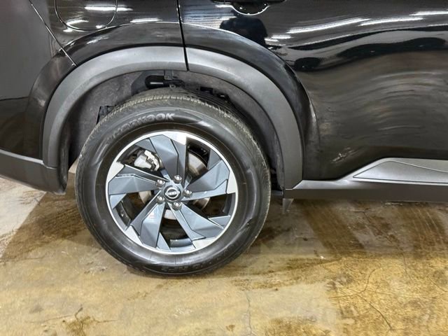 Certified 2025 Nissan Rogue SV image 5