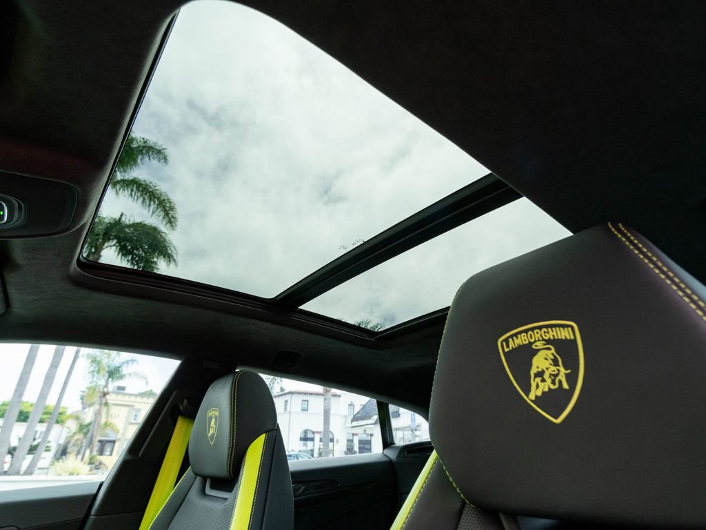 Used 2025 Lamborghini Urus SE AWD/4WD image 22