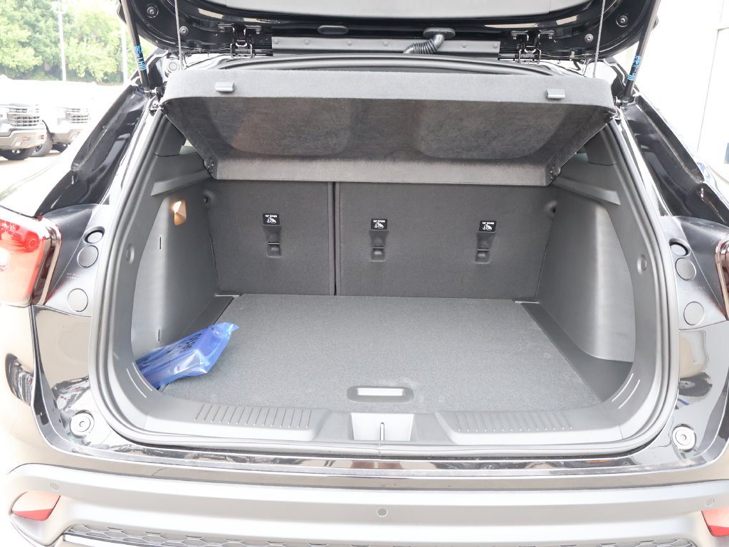 New 2026 Chevrolet Trax RS w/ Sunroof Package FWD image 29
