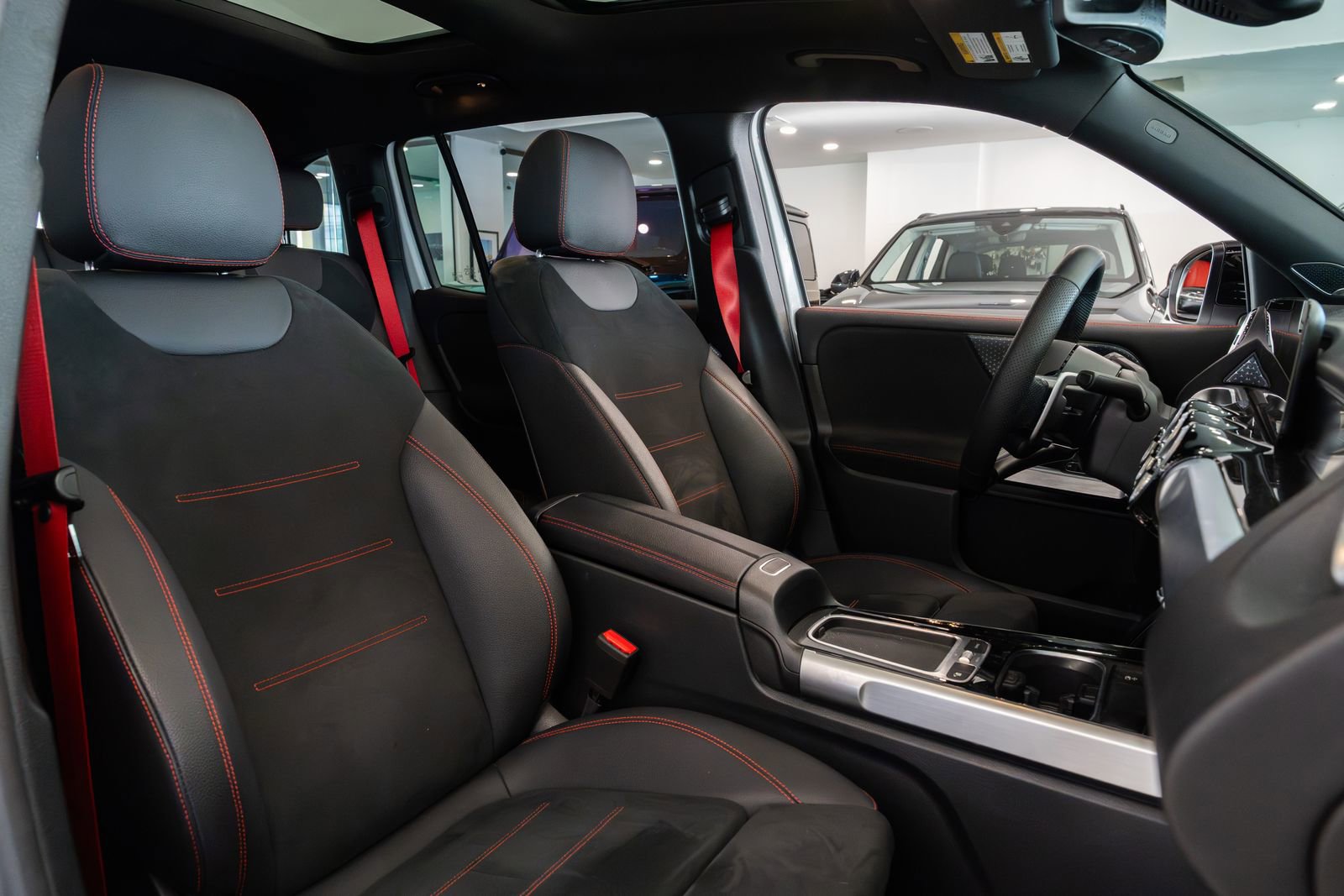 Used 2024 Mercedes-Benz GLB 35 AMG 4MATIC image 10