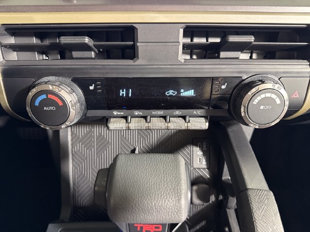 Used 2025 Toyota Tacoma TRD Off-Road AWD/4WD image 30