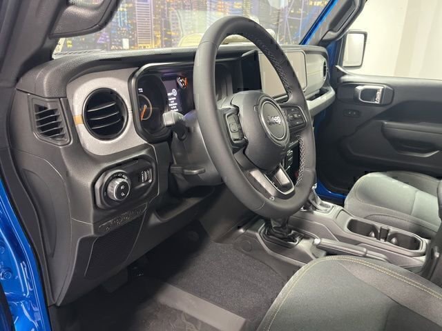 New 2025 Jeep Gladiator Sport AWD/4WD image 9