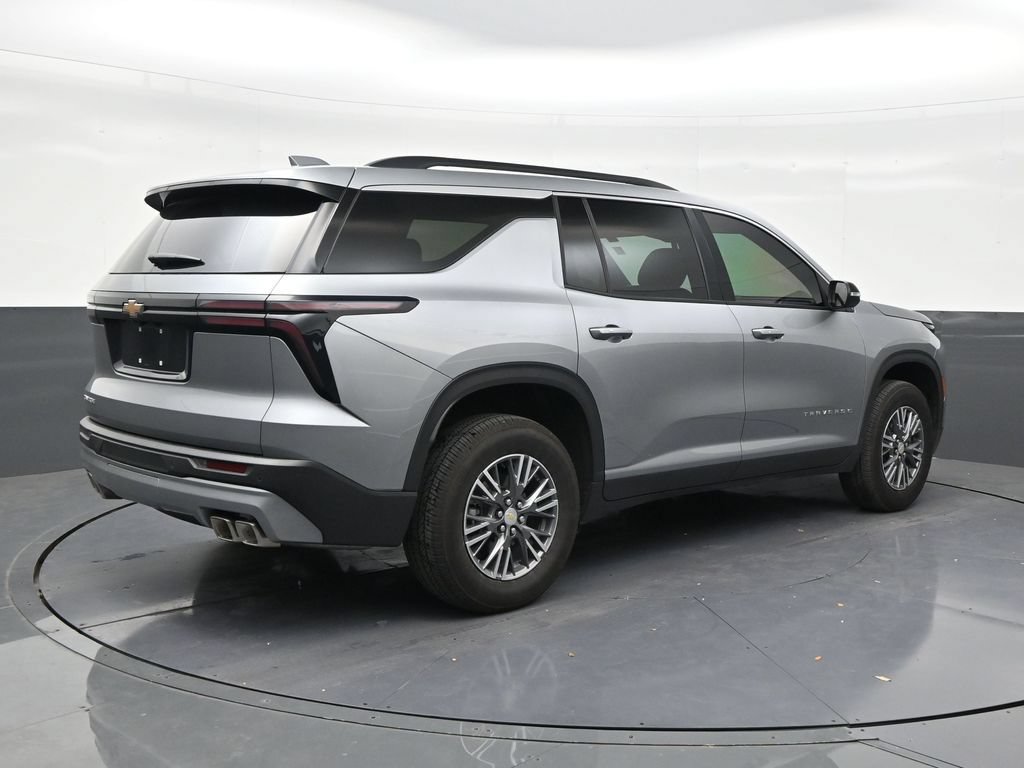 Used 2026 Chevrolet Traverse LT FWD image 5