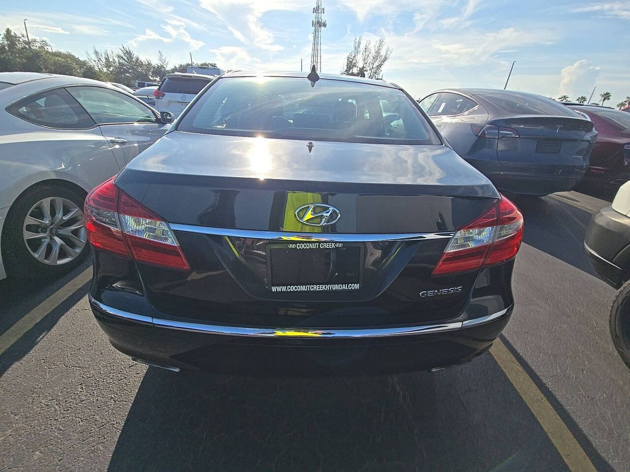 Used 2012 Hyundai Genesis 3.8 RWD image 4
