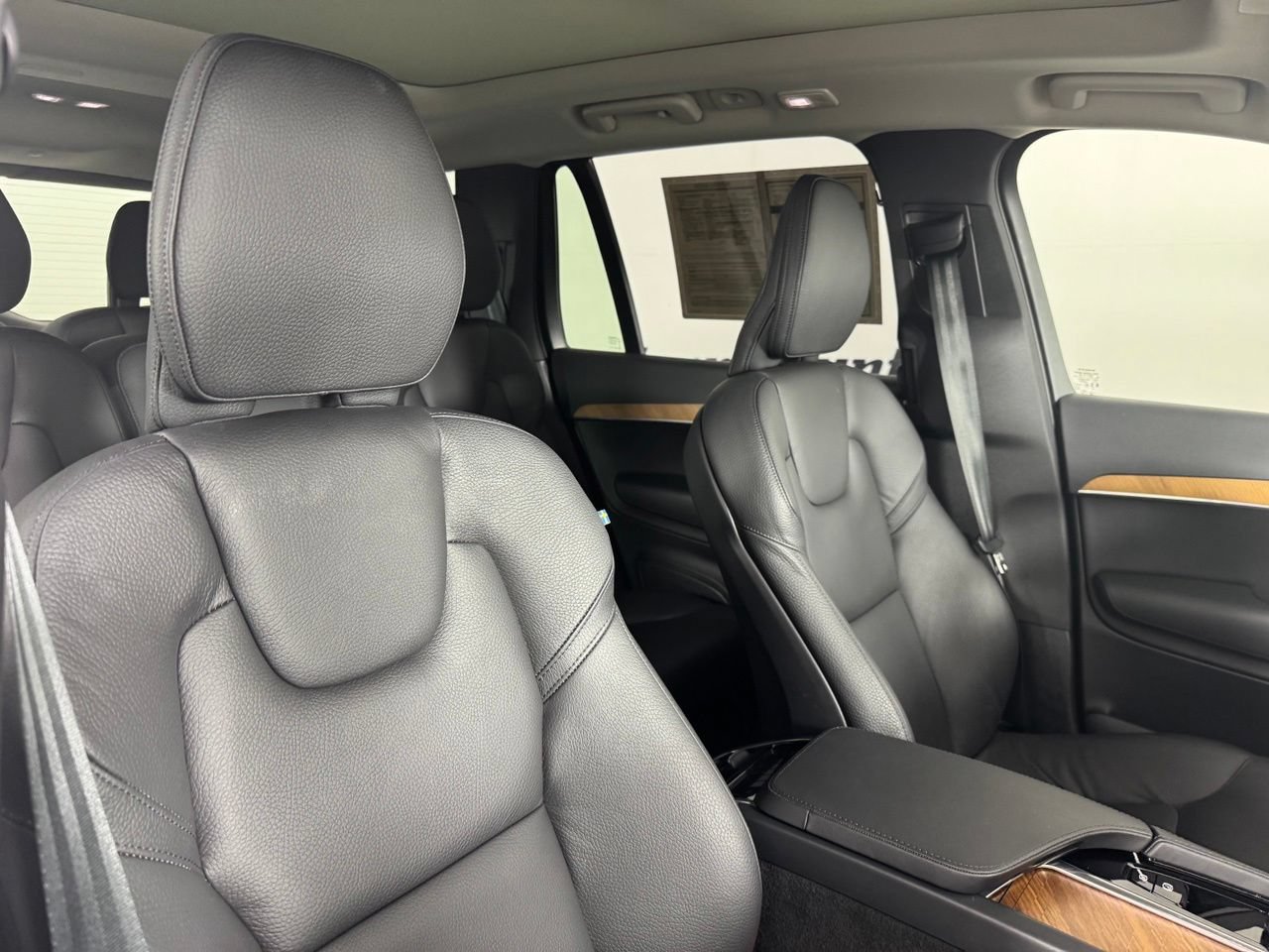 Used 2024 Volvo XC90 B5 Plus AWD/4WD image 38