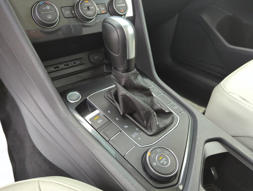 Used 2020 Volkswagen Tiguan SEL AWD/4WD image 42
