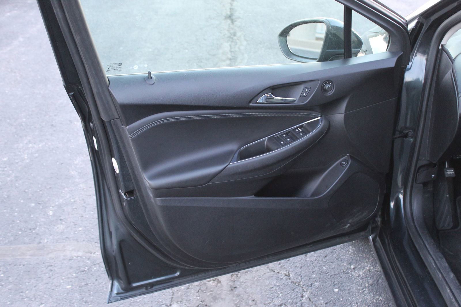 Used 2017 Chevrolet Cruze Premier image 19