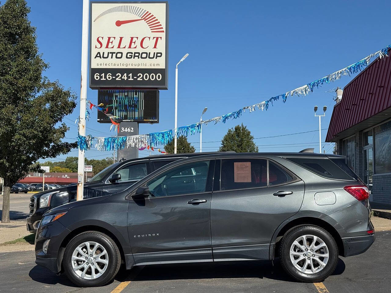 Used 2018 Chevrolet Equinox LS image 2