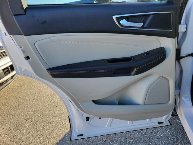 Used 2015 Ford Edge Titanium w/ Technology Package image 15