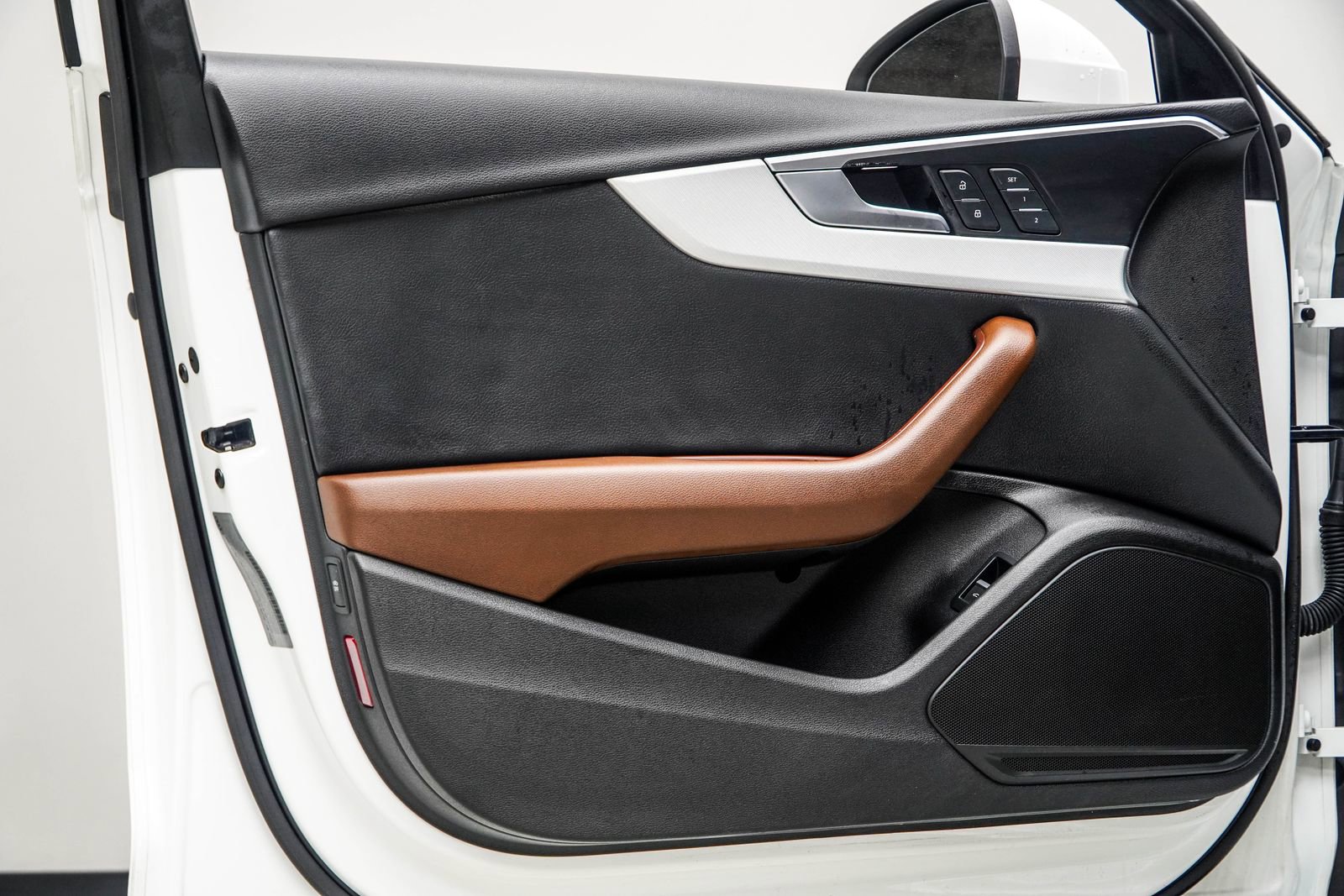 Used 2017 Audi A4 2.0T Ultra Premium w/ Convenience Package FWD image 27