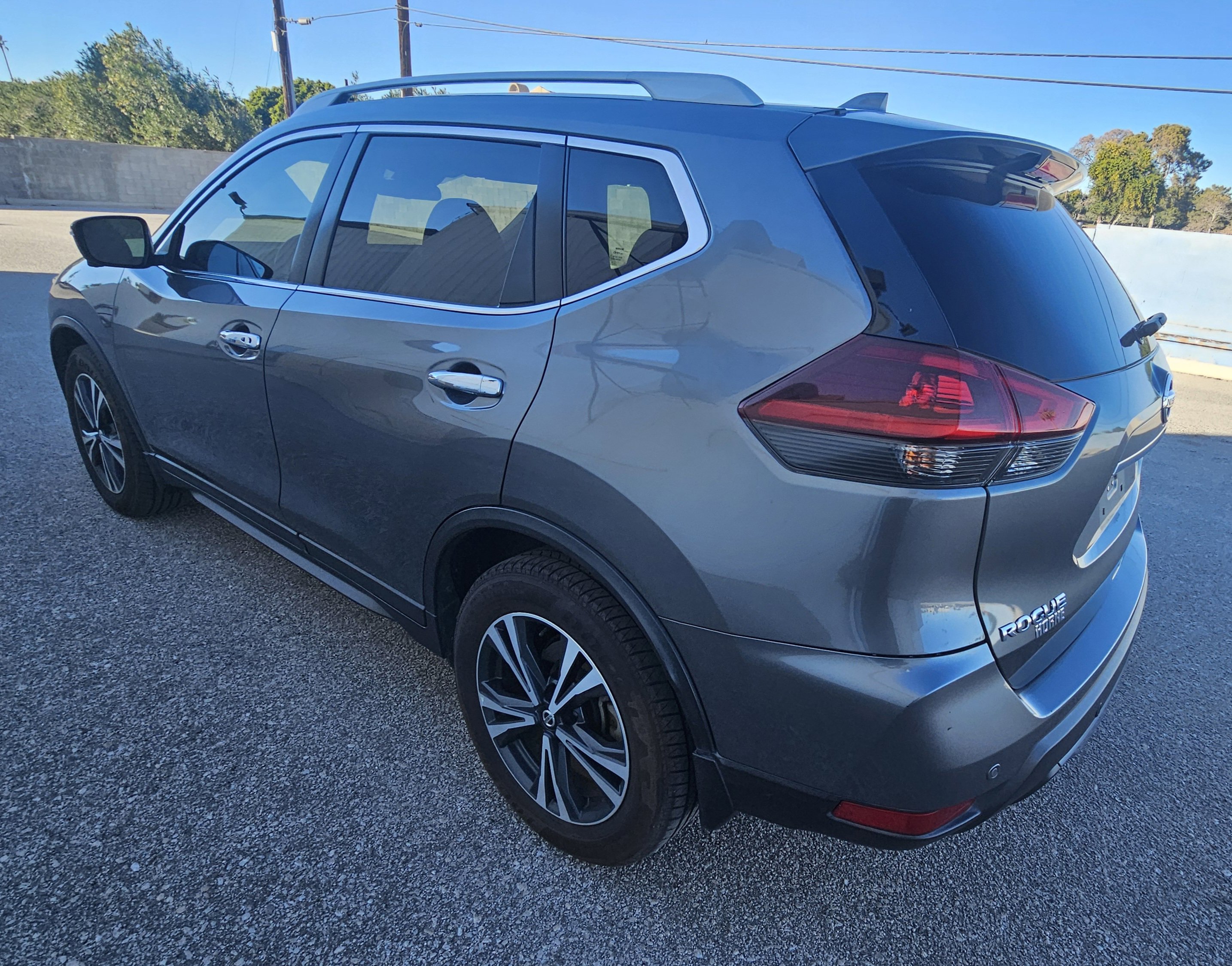 Used 2020 Nissan Rogue SV w/ Premium Package image 6