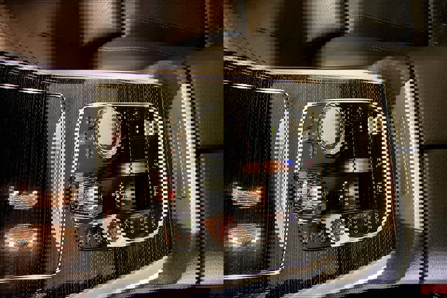 Used 2021 BMW X7 M50i w/ Executive Package image 15