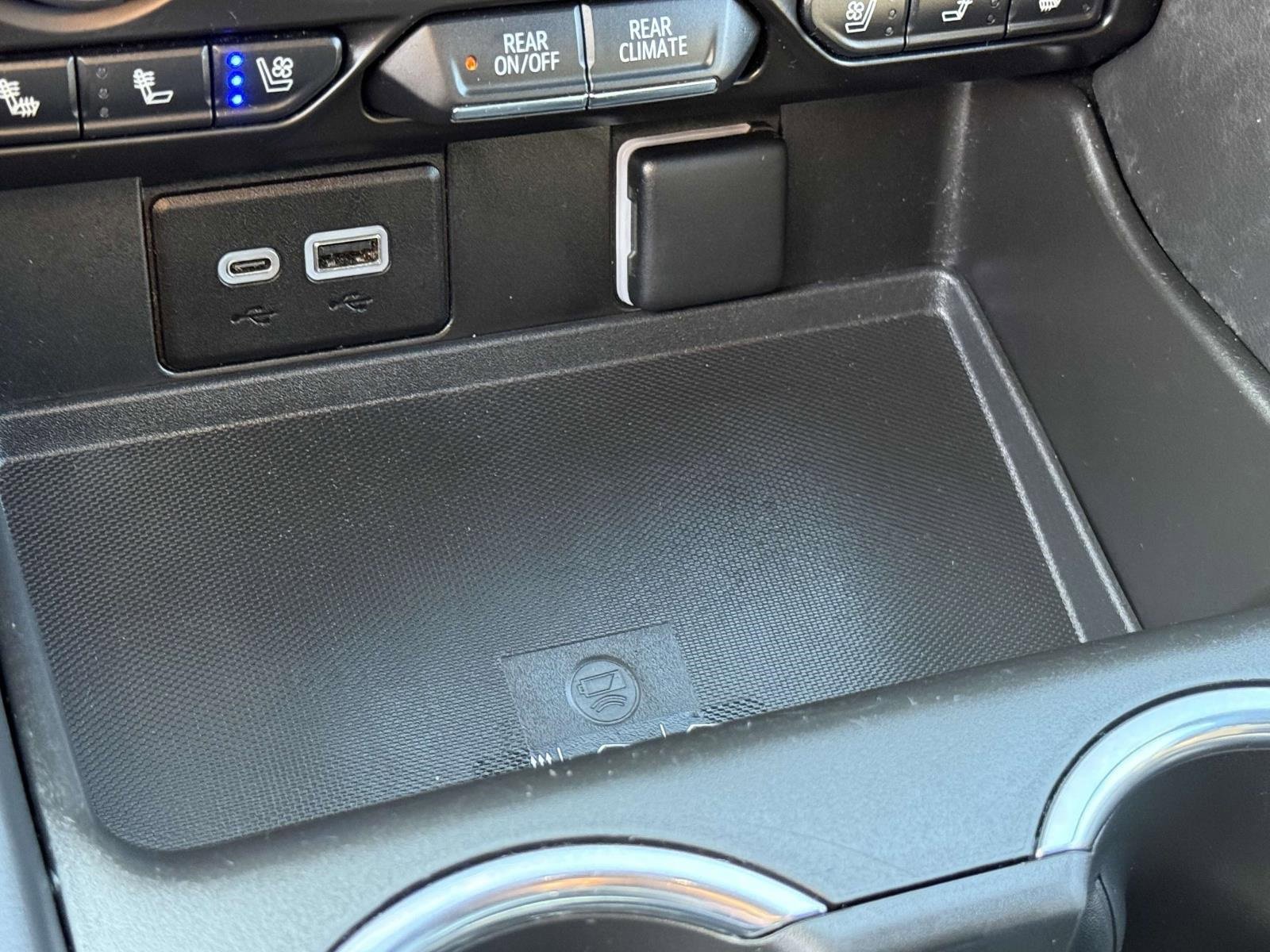 Used 2023 Chevrolet Suburban High Country image 12