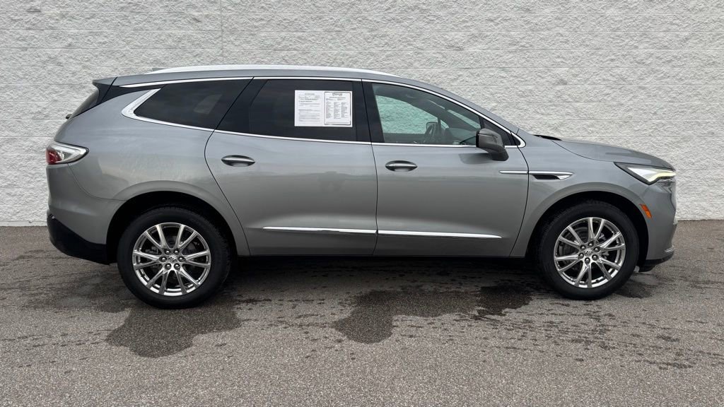 Used 2023 Buick Enclave Essence w/ Experience Buick Package image 3