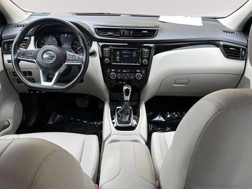 Used 2022 Nissan Rogue Sport SL AWD/4WD image 9