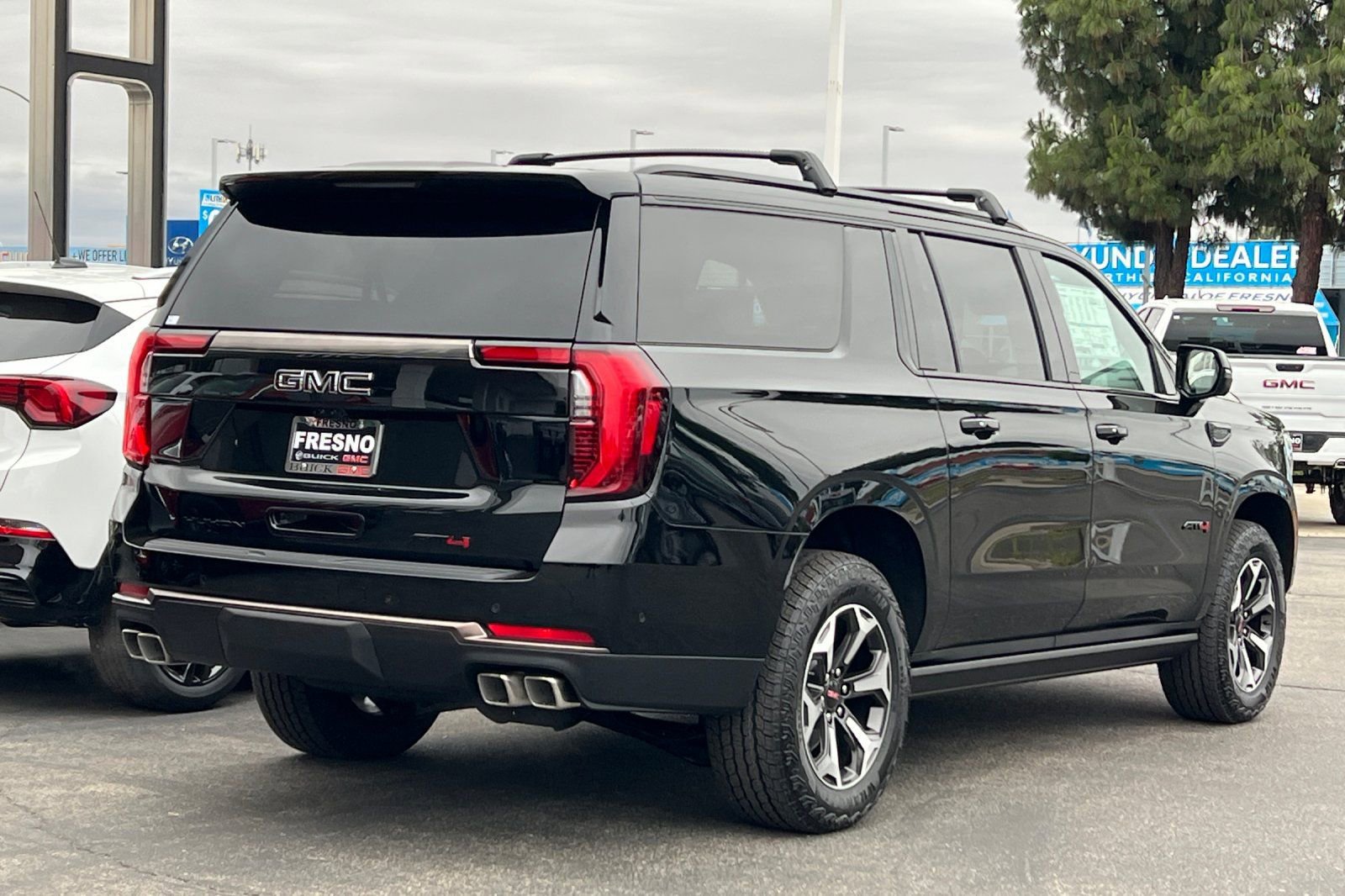New 2026 GMC Yukon XL AT4 Ultimate AWD/4WD image 5