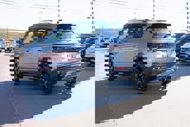 New 2026 Volkswagen Taos SEL image 4