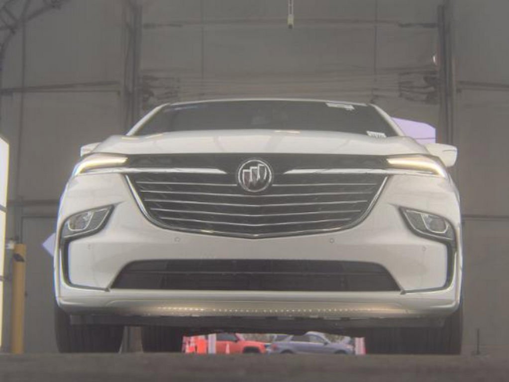Used 2023 Buick Enclave Essence image 3
