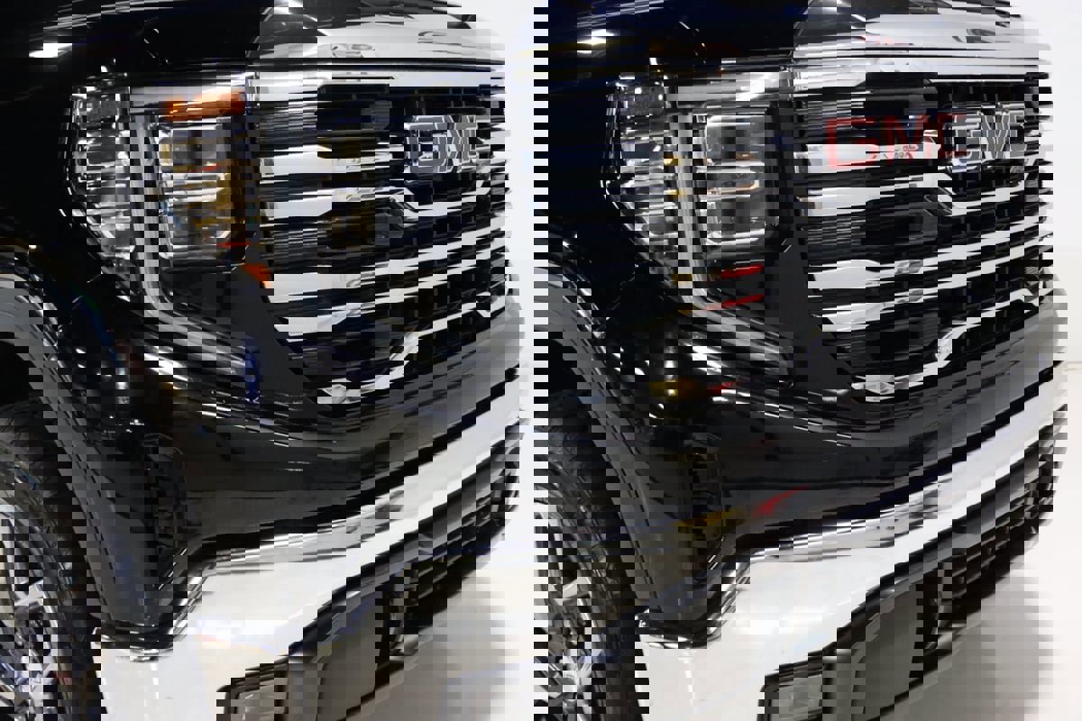 Used 2023 GMC Sierra 1500 SLT w/ SLT Convenience Package image 29