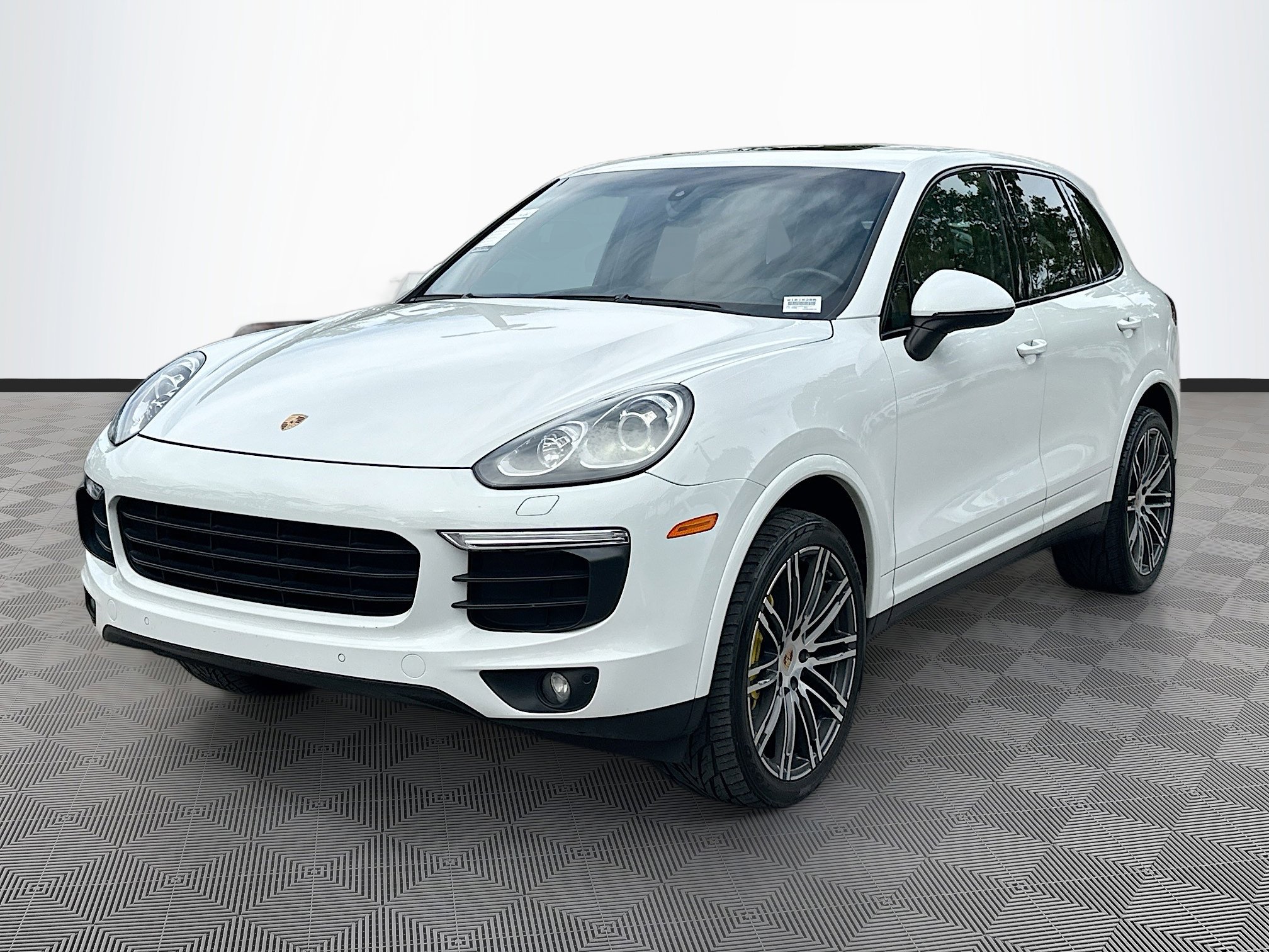 Used 2017 Porsche Cayenne Platinum Edition image 3