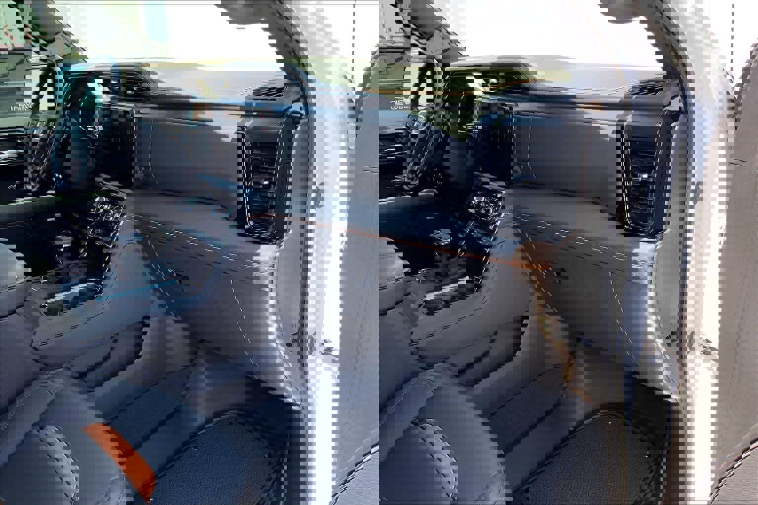 Used 2025 GMC Sierra 1500 AT4 w/ AT4 Premium Package AWD/4WD image 24