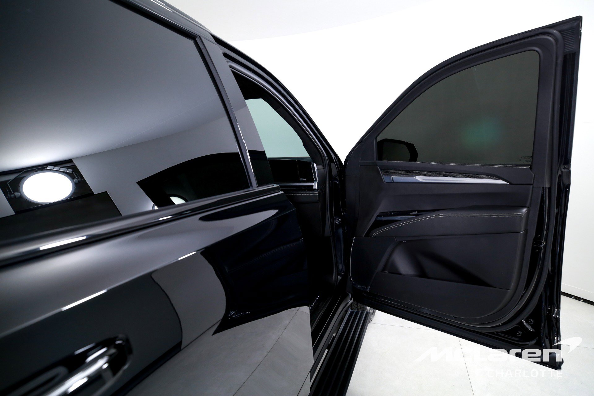Used 2025 Cadillac Escalade ESV V image 32