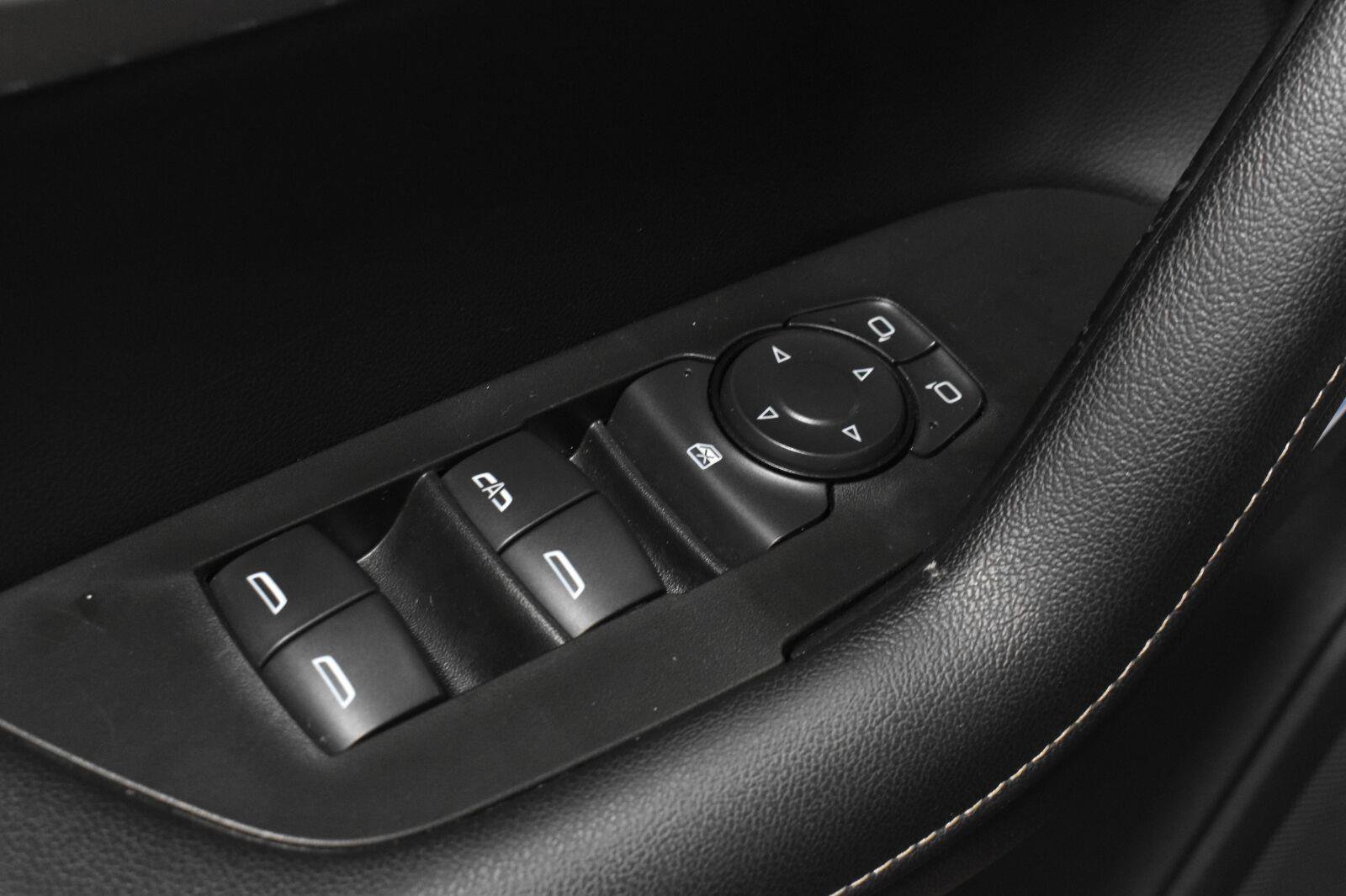 Used 2025 Chevrolet Blazer LT FWD image 10