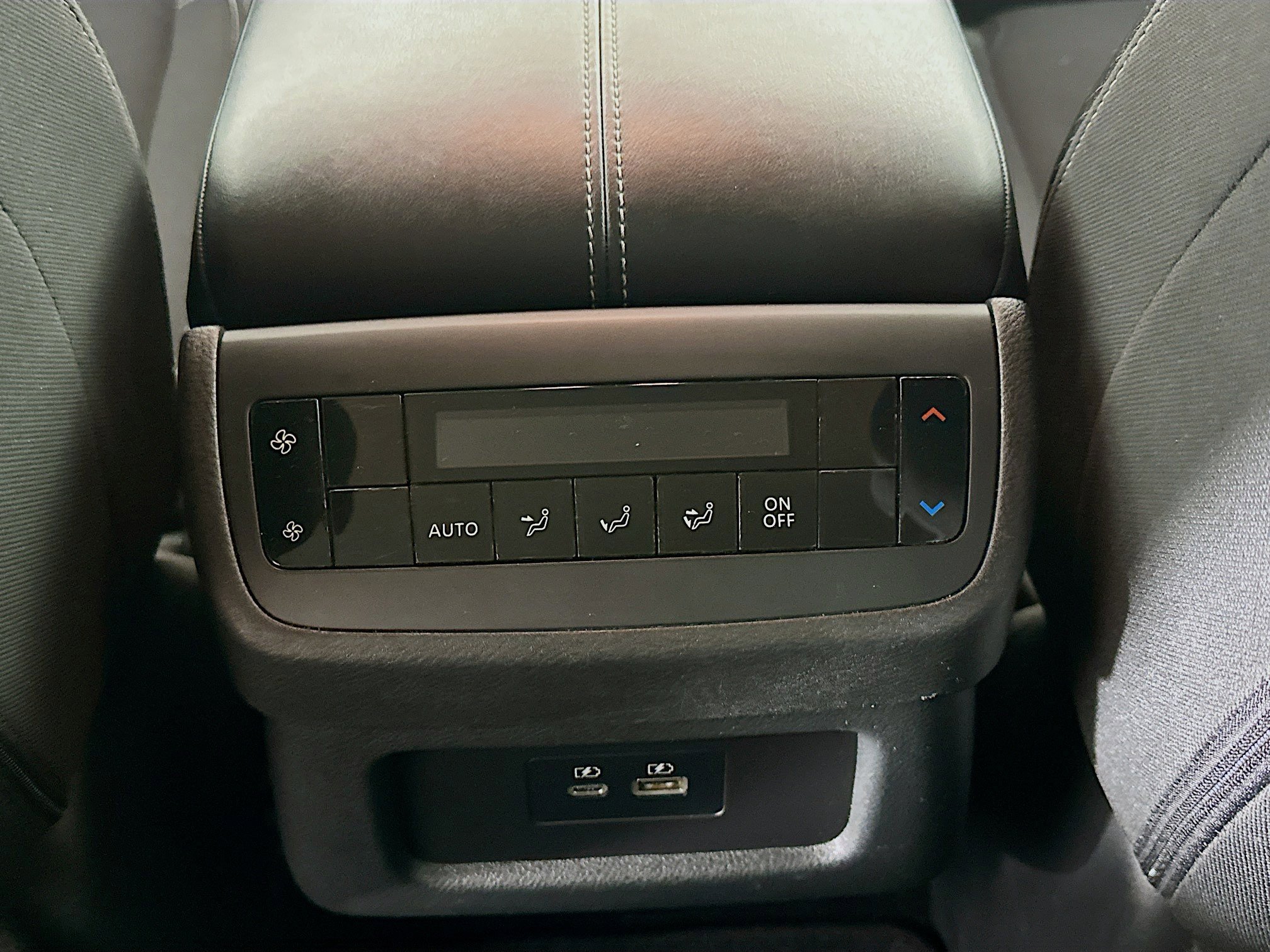 Used 2024 Nissan Pathfinder SV image 26