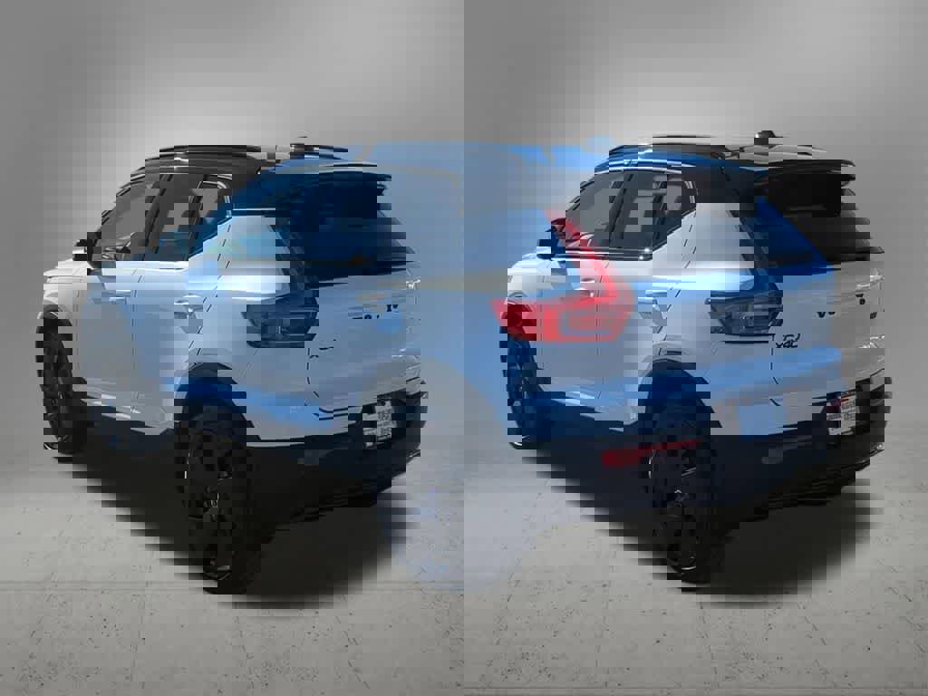 Used 2026 Volvo XC40 B5 Ultra w/ Climate Package image 4