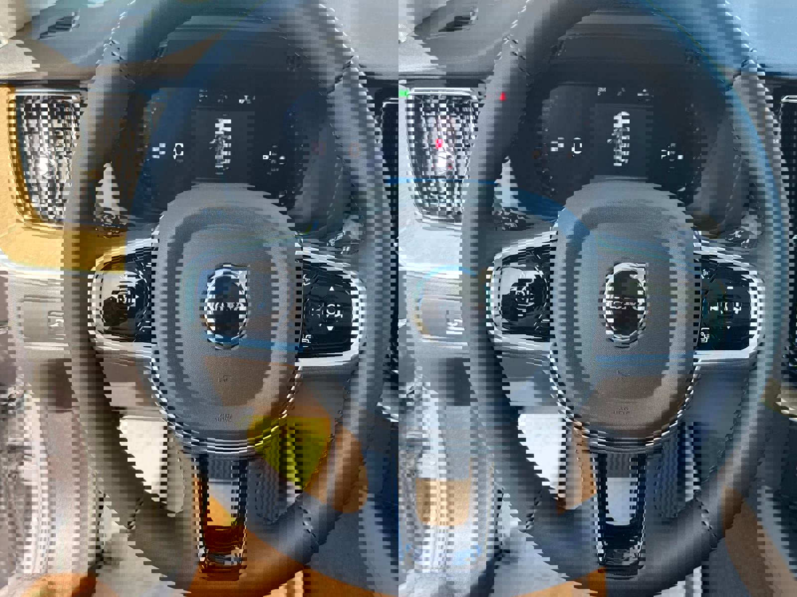 New 2026 Volvo XC60 B5 Plus w/ Climate Package image 26