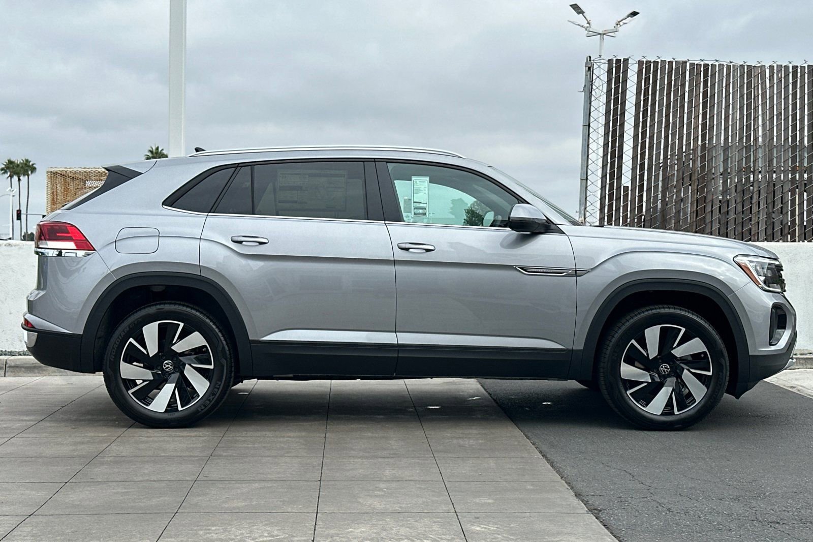 New 2026 Volkswagen Atlas Cross Sport SE FWD image 4