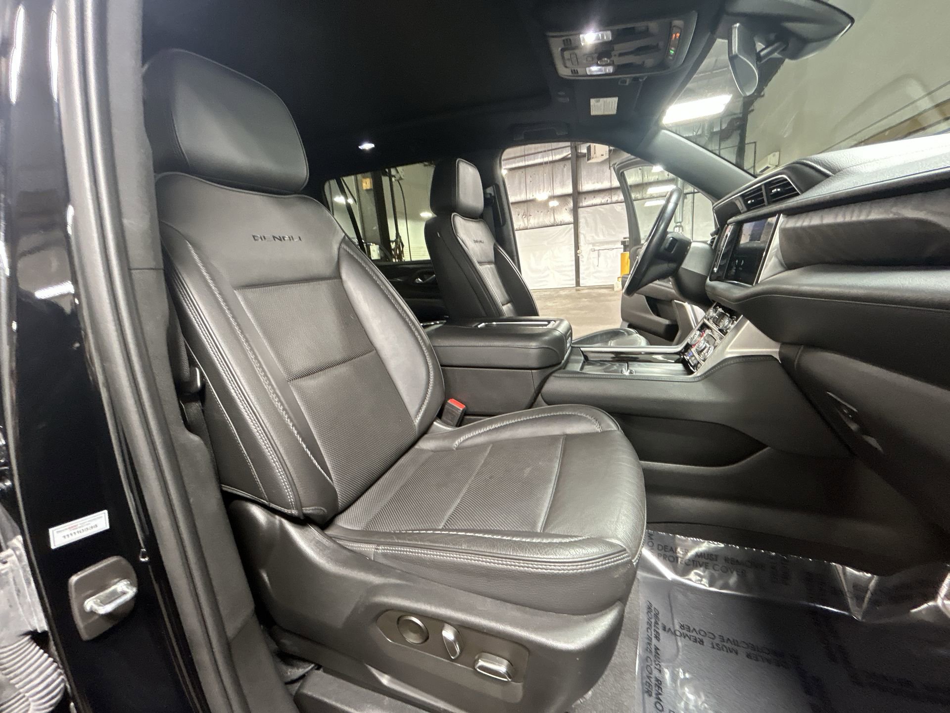 Used 2022 GMC Yukon XL Denali image 30