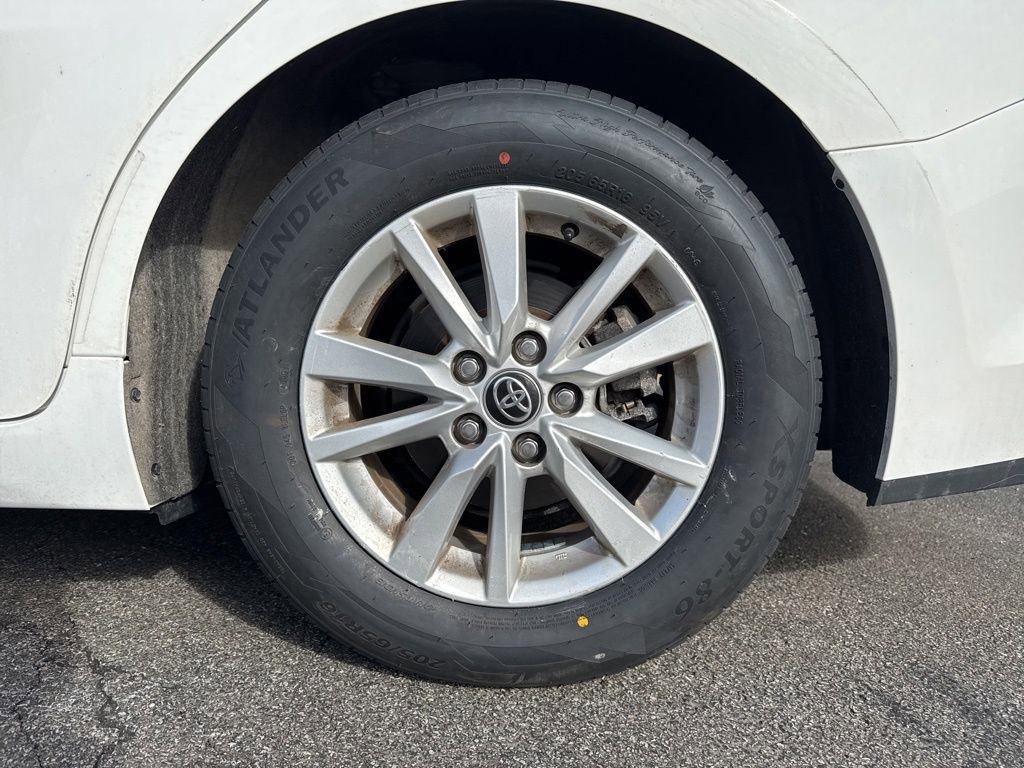 Used 2025 Toyota Camry LE FWD image 44