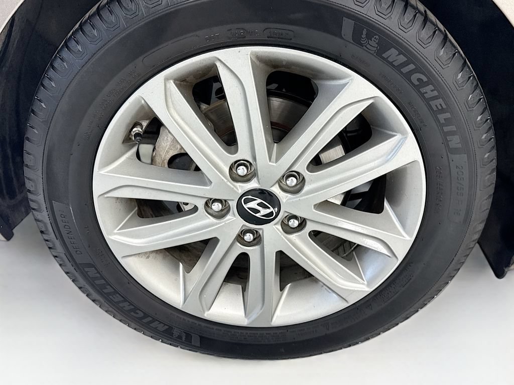 Used 2015 Hyundai Elantra SE w/ Option Group 03 FWD image 33