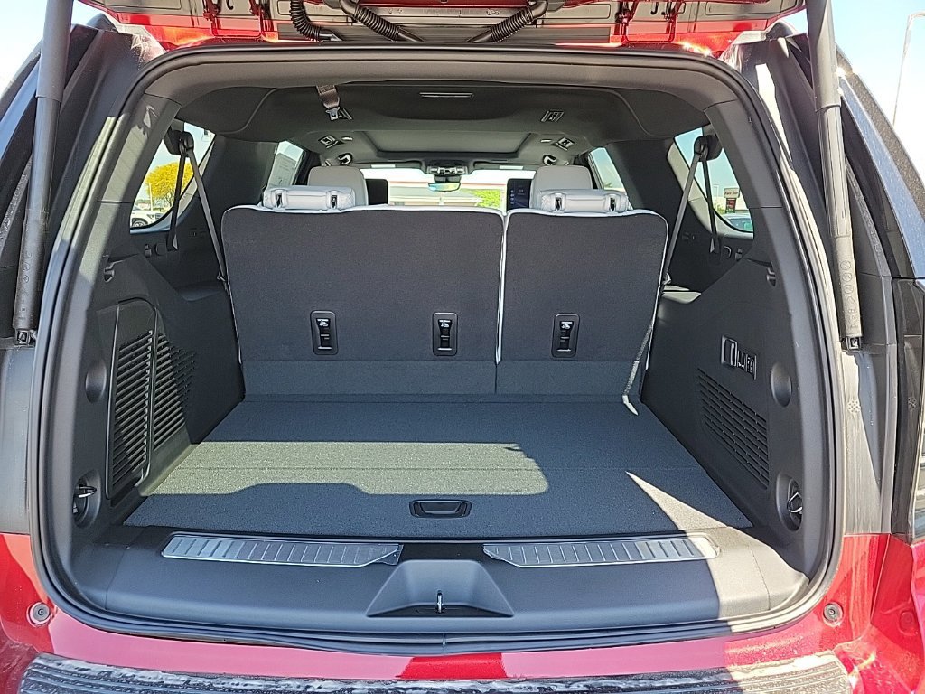 New 2026 Chevrolet Suburban Premier AWD/4WD image 8