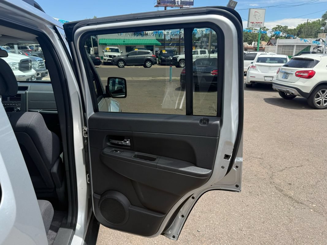 Used 2011 Jeep Liberty Sport w/ Popular Equipment Group AWD/4WD image 11