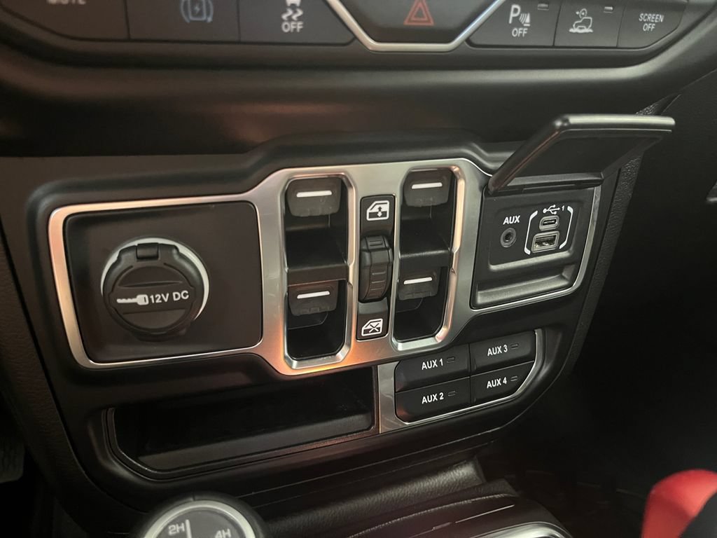 Used 2022 Jeep Wrangler Unlimited Sahara AWD/4WD image 22