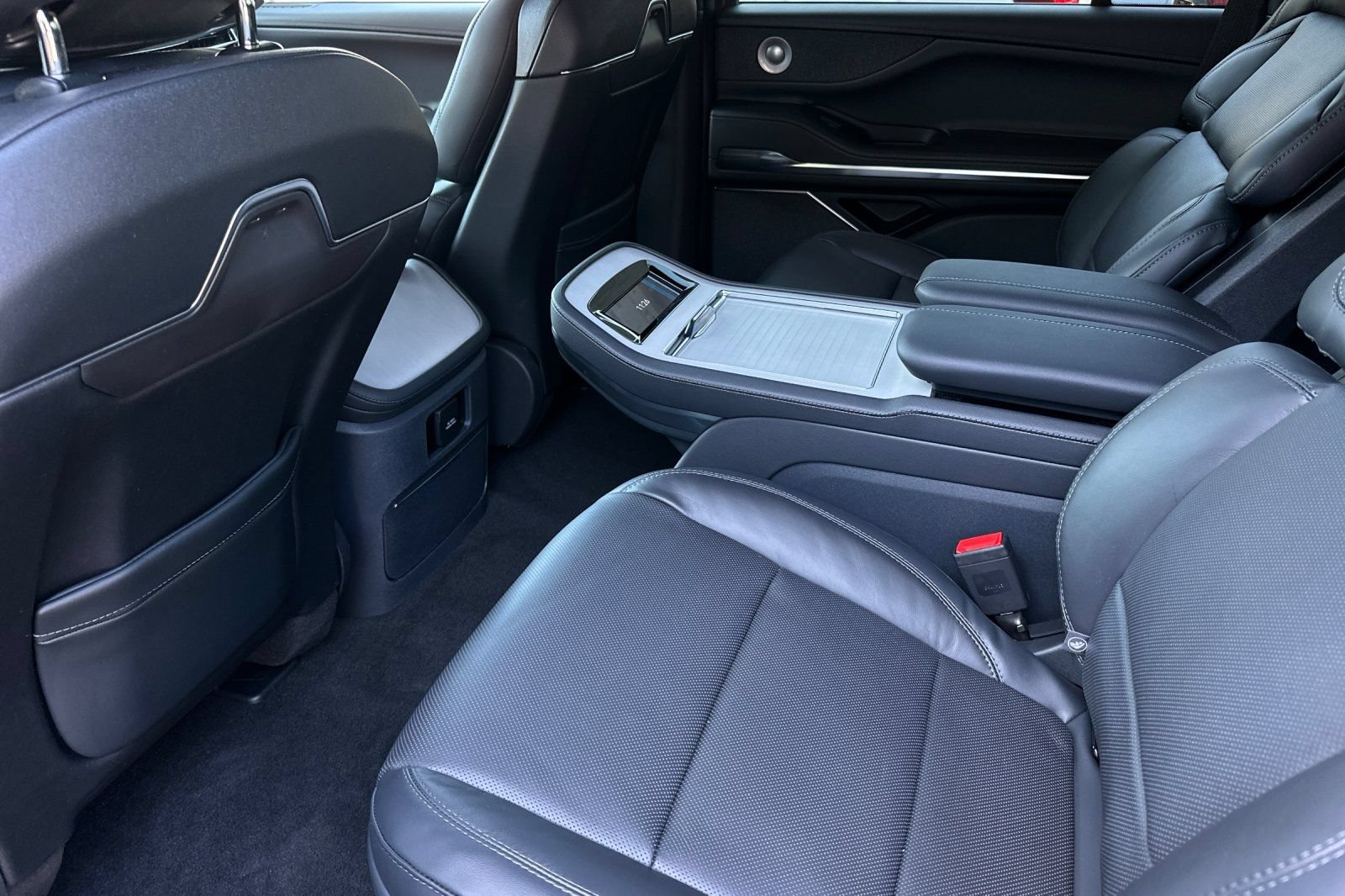 New 2026 Lincoln Navigator Reserve w/ Jet Appearance Package AWD/4WD image 11