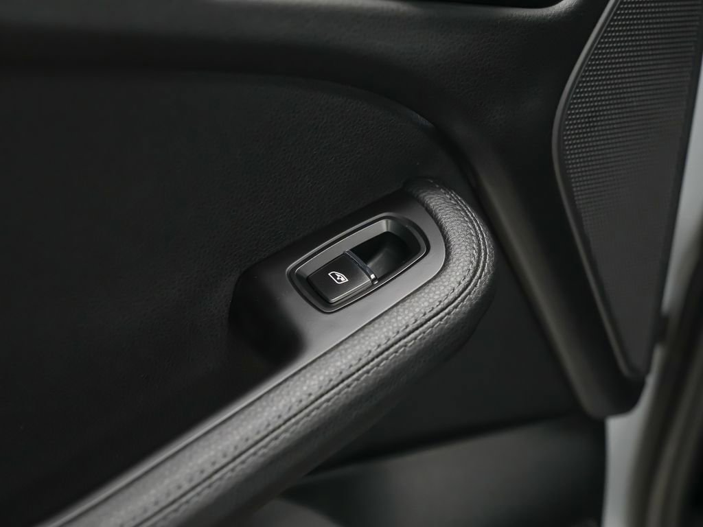 Certified 2021 Porsche Macan S AWD/4WD image 16