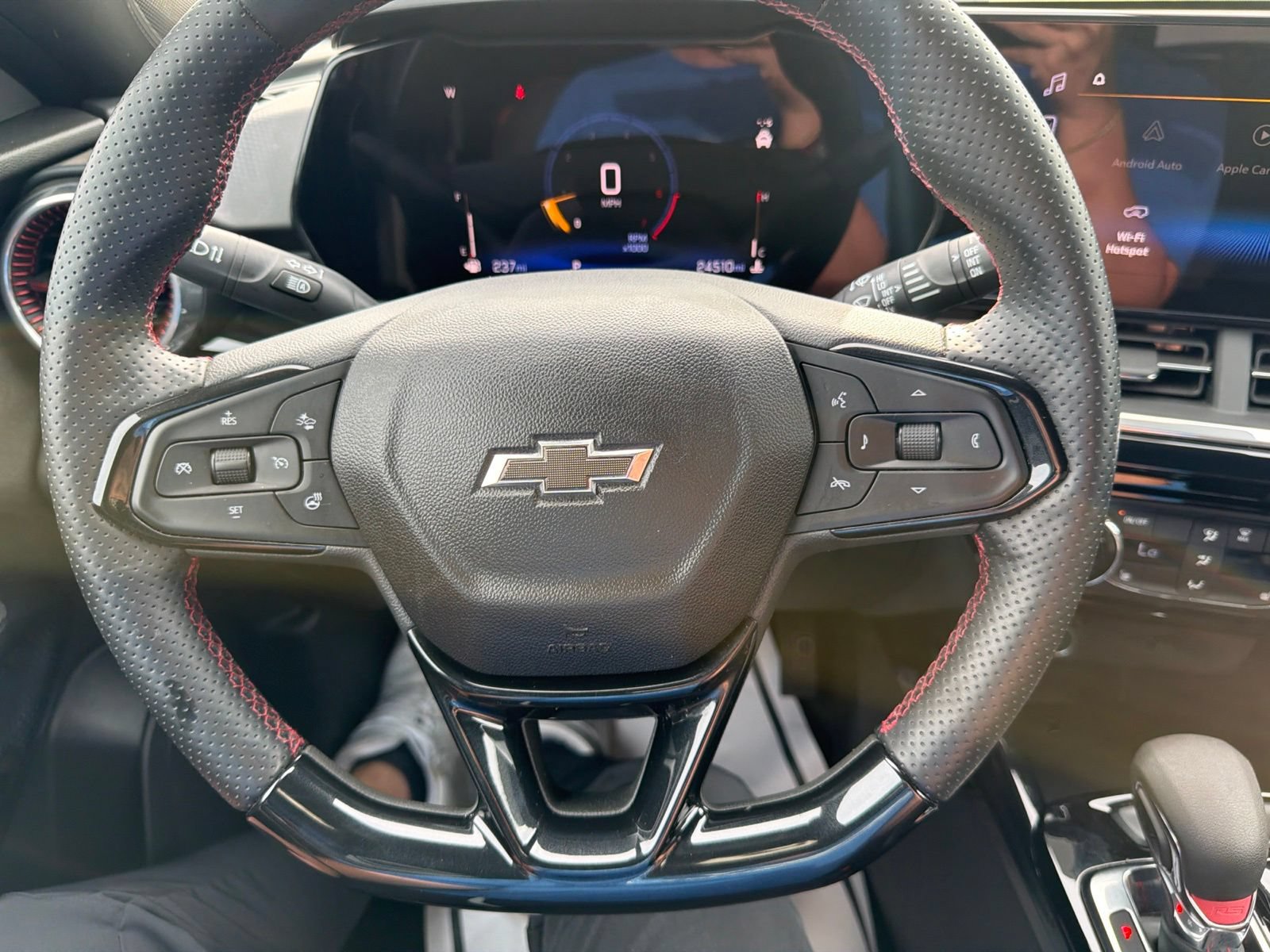 Used 2024 Chevrolet Trax RS FWD image 13