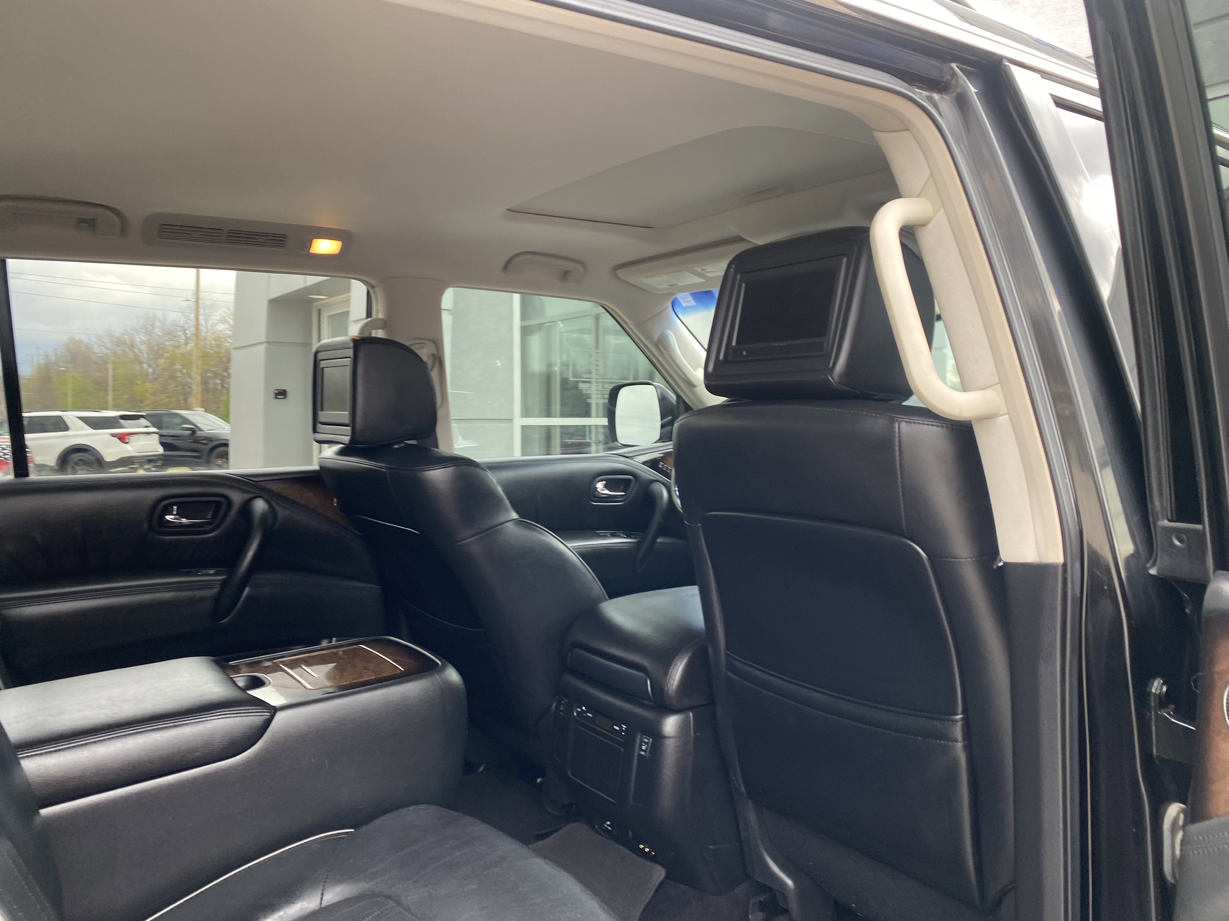 Used 2013 INFINITI QX56 4WD w/ Deluxe Touring Pkg image 5