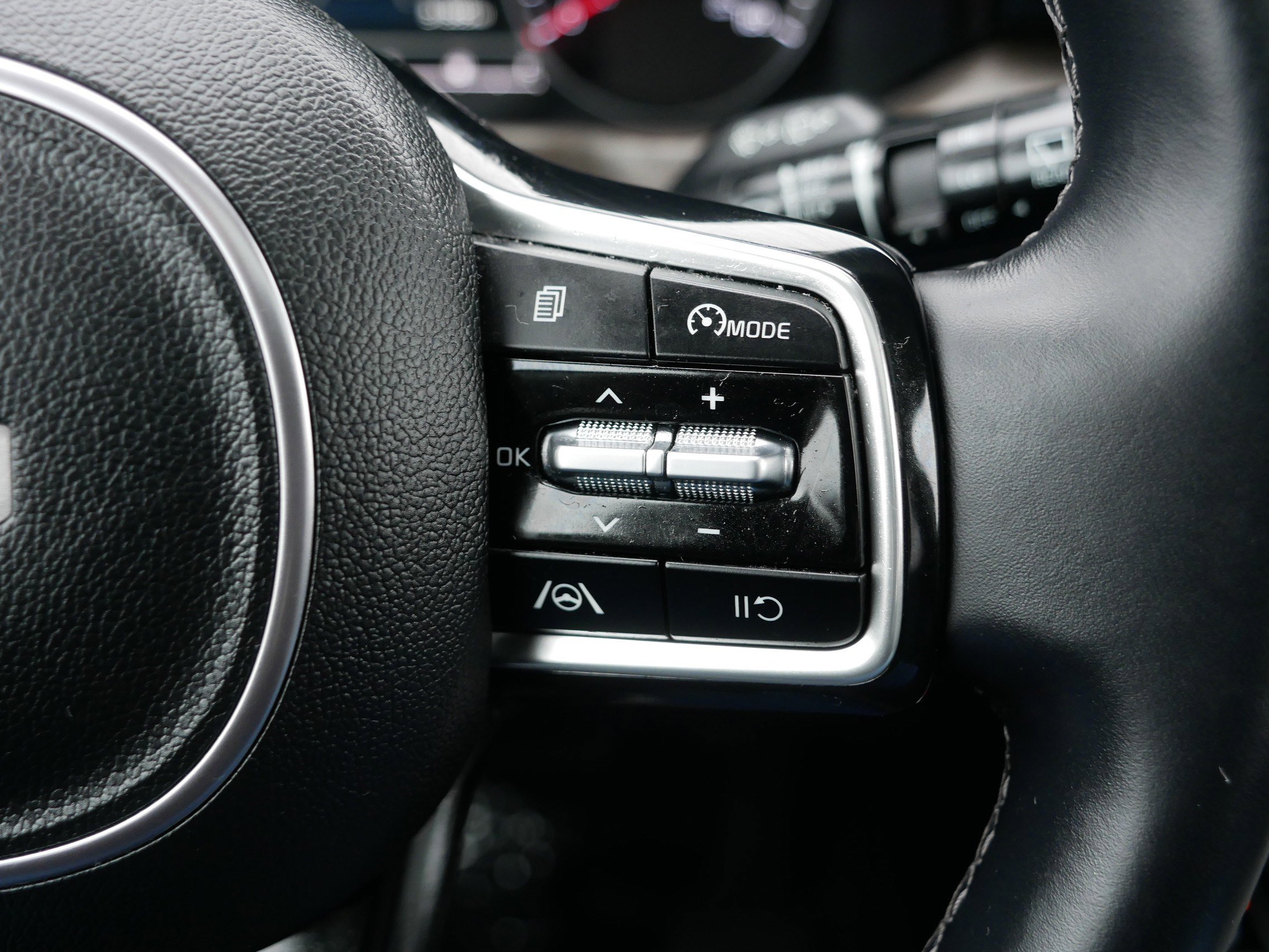 Certified 2023 Kia Sorento S w/ Panoramic Sunroof Package image 30