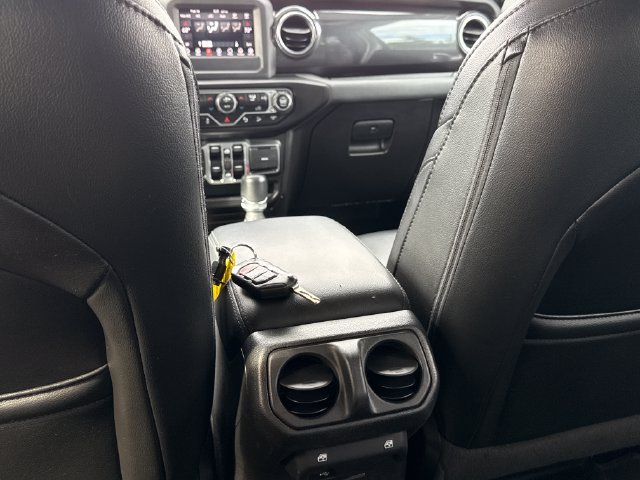 Used 2020 Jeep Wrangler Unlimited Sahara AWD/4WD image 13
