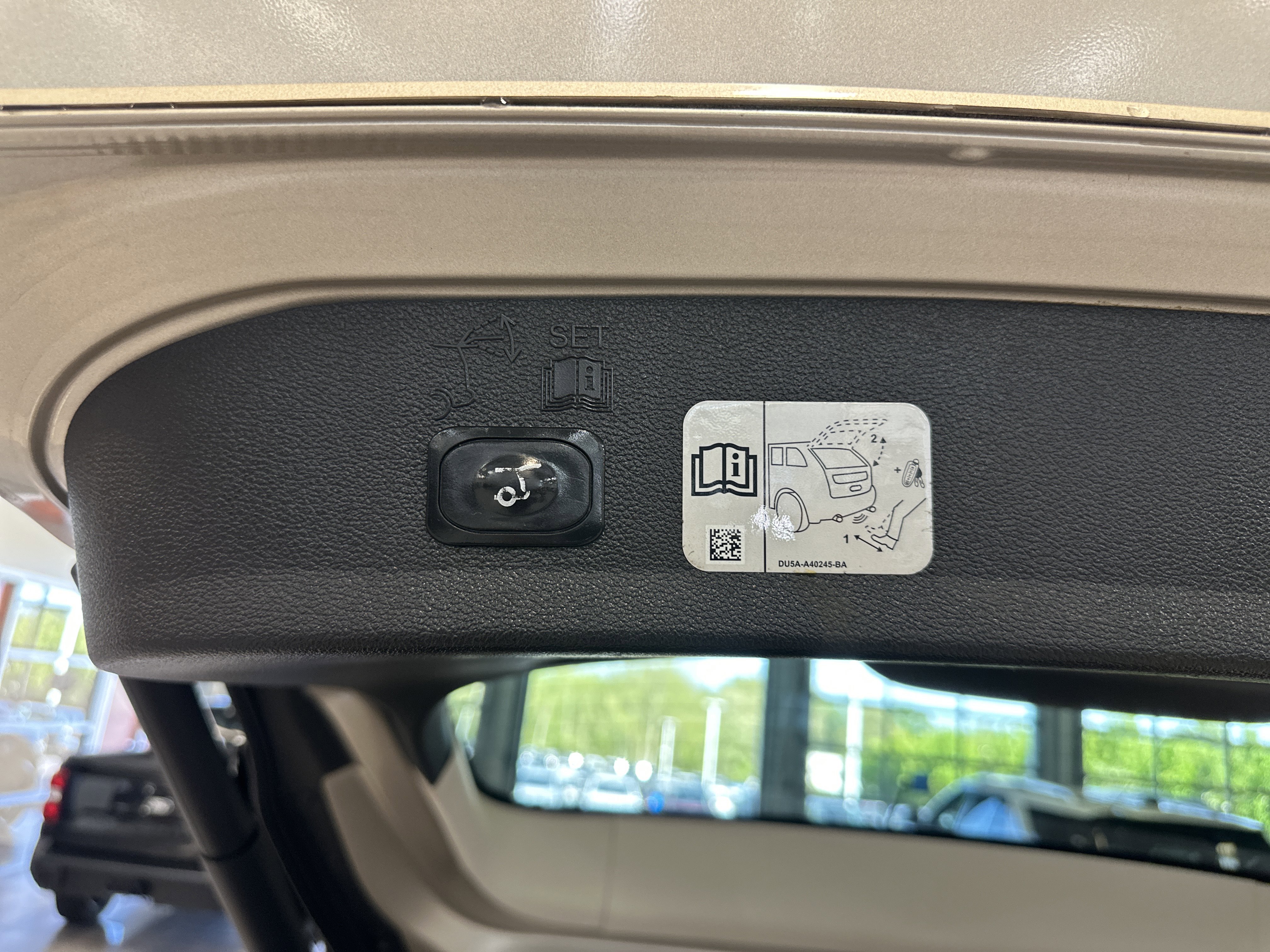 Used 2017 Ford Escape Titanium image 28