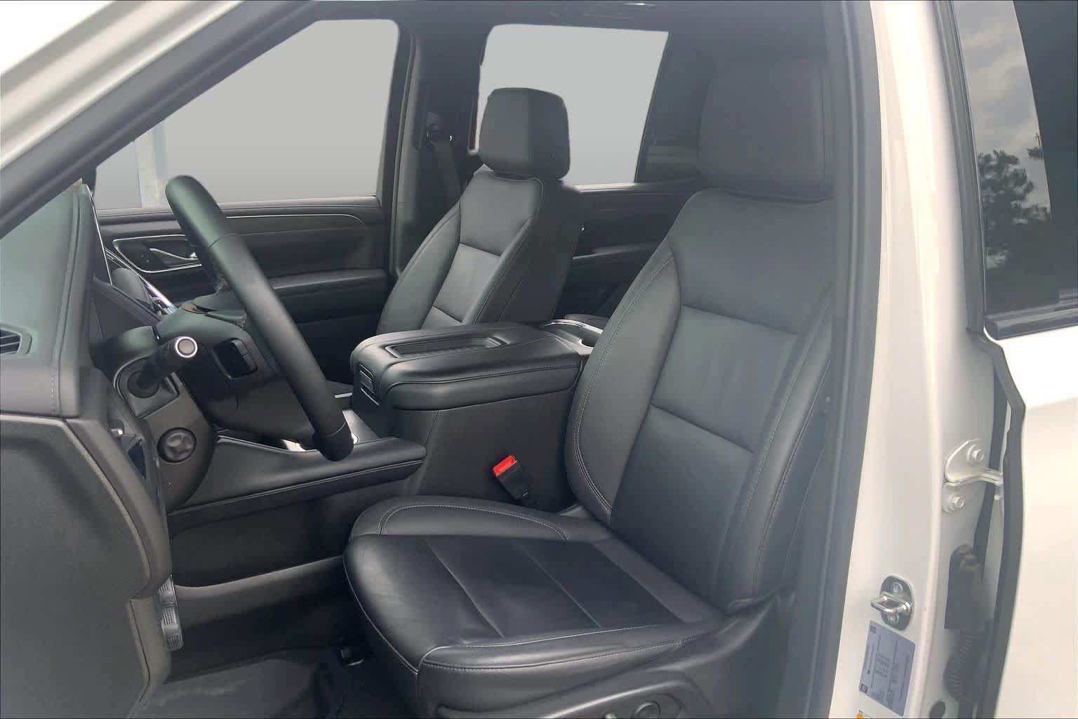 Used 2023 Chevrolet Tahoe Z71 w/ Luxury Package AWD/4WD image 8