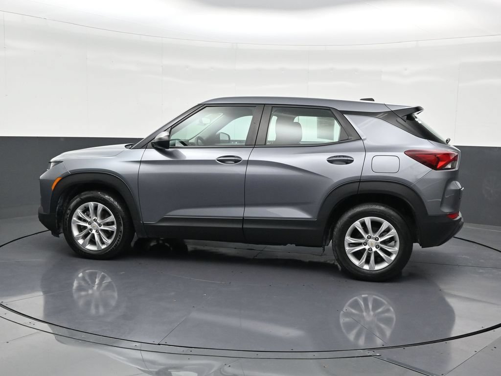 Used 2022 Chevrolet TrailBlazer LS FWD image 2