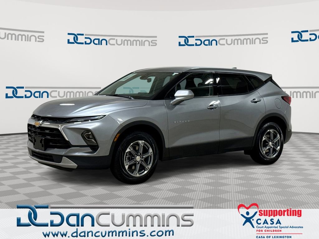 Used 2025 Chevrolet Blazer LT FWD image 1