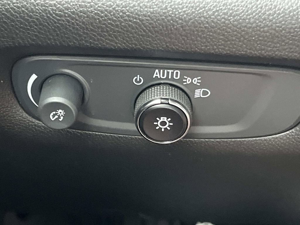 Used 2023 Chevrolet Traverse LT image 28